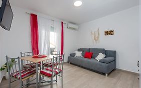 Apartments Mil - 30 M From Beach